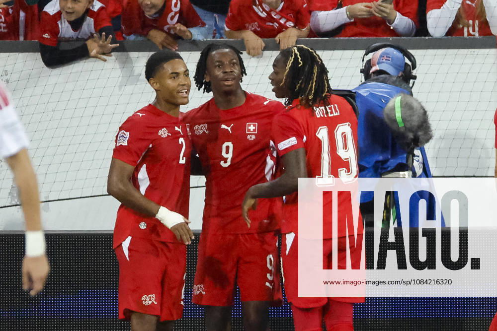 Torjubel Schweiz beim 2:0 durch Johan Manzambi (Schweiz, 09), Freude, Begeisterung, positive Emotionen, Torerfolg , Schweiz, UEFA , Nations League, Matchday 4, Schweiz vs. Nordmazedonien, 06.10.2026, Luzern Swissporarena Schweiz