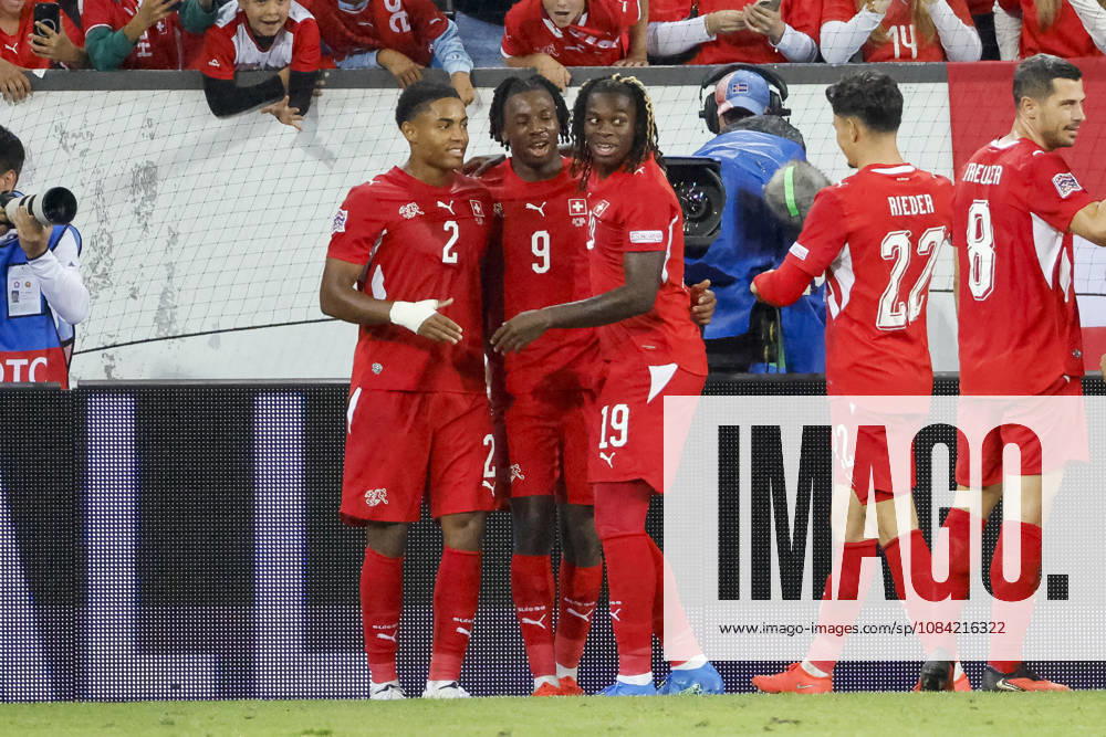 Torjubel Schweiz beim 2:0 durch Johan Manzambi (Schweiz, 09), Freude, Begeisterung, positive Emotionen, Torerfolg , Schweiz, UEFA , Nations League, Matchday 4, Schweiz vs. Nordmazedonien, 06.10.2026, Luzern Swissporarena Schweiz