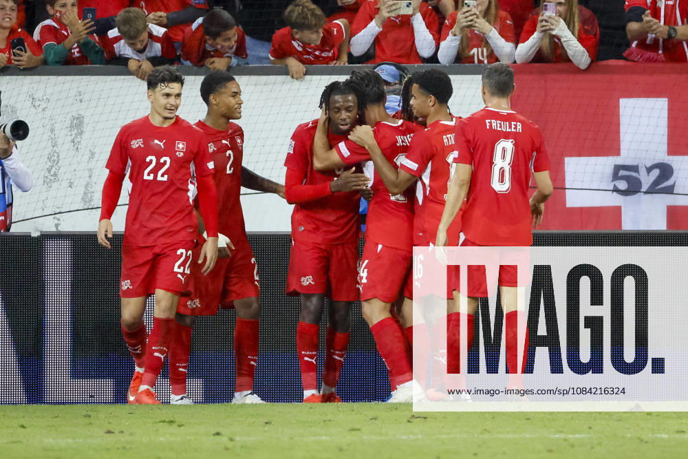 Torjubel Schweiz beim 2:0 durch Johan Manzambi (Schweiz, 09), Freude, Begeisterung, positive Emotionen, Torerfolg , Schweiz, UEFA , Nations League, Matchday 4, Schweiz vs. Nordmazedonien, 06.10.2026, Luzern Swissporarena Schweiz