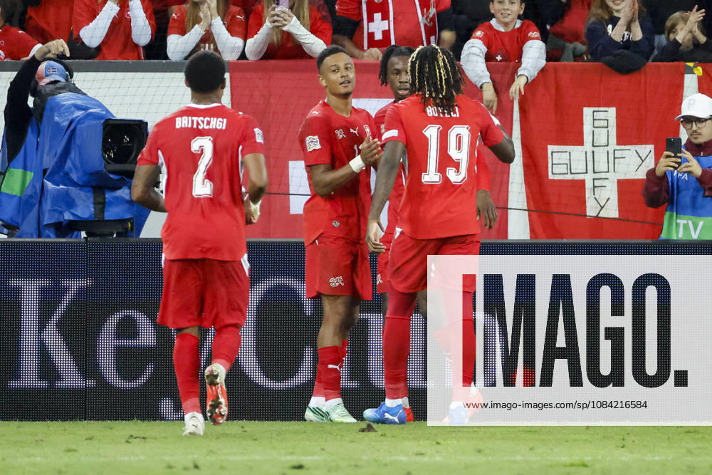 Torjubel Schweiz beim 3:0 durch Dan Ndoye (Schweiz, 11), Freude, Begeisterung, positive Emotionen, Torerfolg , Schweiz, UEFA , Nations League, Matchday 4, Schweiz vs. Nordmazedonien, 06.10.2026, Luzern Swissporarena Schweiz