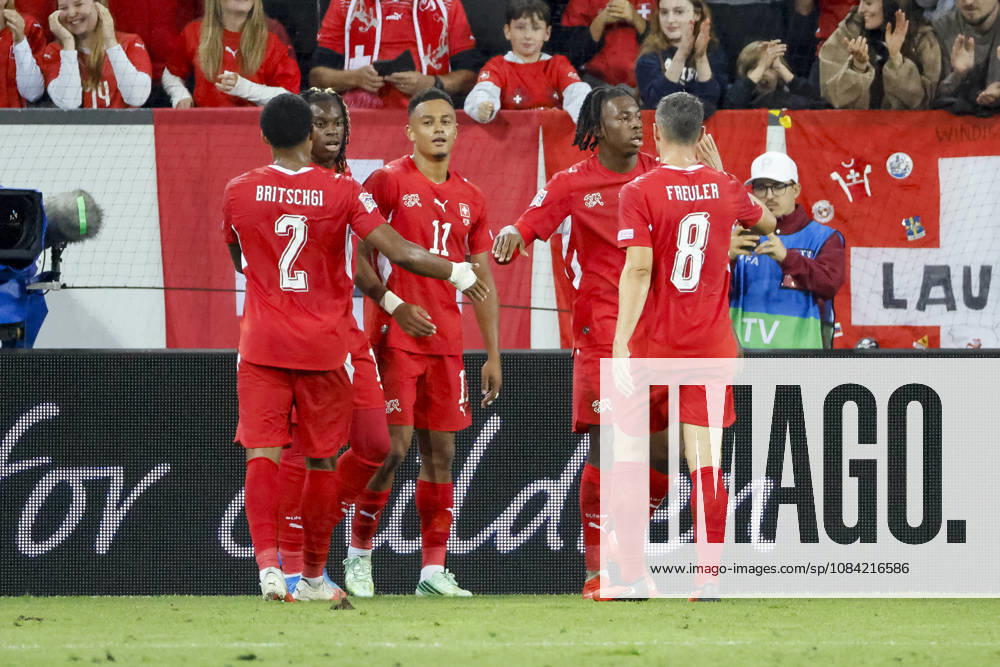 Torjubel Schweiz beim 3:0 durch Dan Ndoye (Schweiz, 11), Freude, Begeisterung, positive Emotionen, Torerfolg , Schweiz, UEFA , Nations League, Matchday 4, Schweiz vs. Nordmazedonien, 06.10.2026, Luzern Swissporarena Schweiz