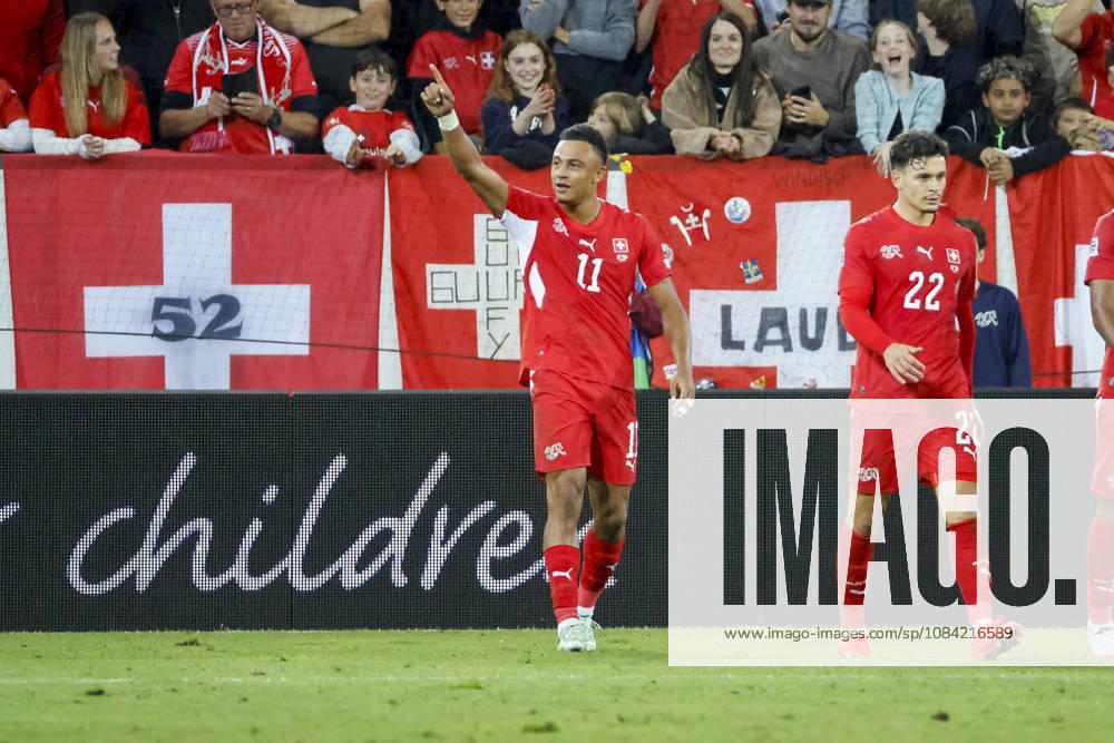 Torjubel bei Dan Ndoye (Schweiz, 11) nach seinem Tor zum 3:0, Freude, Begeisterung, positive Emotionen, Torerfolg , Schweiz, UEFA , Nations League, Matchday 4, Schweiz vs. Nordmazedonien, 06.10.2026, Luzern Swissporarena Schweiz