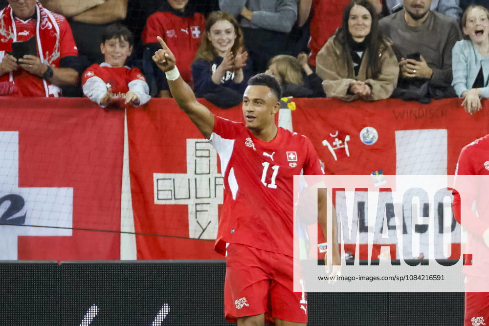 Torjubel bei Dan Ndoye (Schweiz, 11) nach seinem Tor zum 3:0, Freude, Begeisterung, positive Emotionen, Torerfolg , Schweiz, UEFA , Nations League, Matchday 4, Schweiz vs. Nordmazedonien, 06.10.2026, Luzern Swissporarena Schweiz