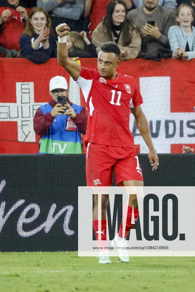 Torjubel bei Dan Ndoye (Schweiz, 11) nach seinem Tor zum 3:0, Freude, Begeisterung, positive Emotionen, Torerfolg , Schweiz, UEFA , Nations League, Matchday 4, Schweiz vs. Nordmazedonien, 06.10.2026, Luzern Swissporarena Schweiz