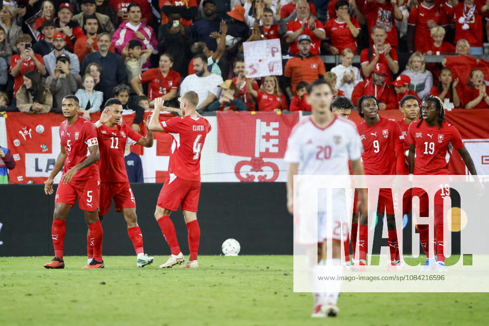 Torjubel Schweiz beim 3:0 durch Dan Ndoye (Schweiz, 11), Freude, Begeisterung, positive Emotionen, Torerfolg , Schweiz, UEFA , Nations League, Matchday 4, Schweiz vs. Nordmazedonien, 06.10.2026, Luzern Swissporarena Schweiz