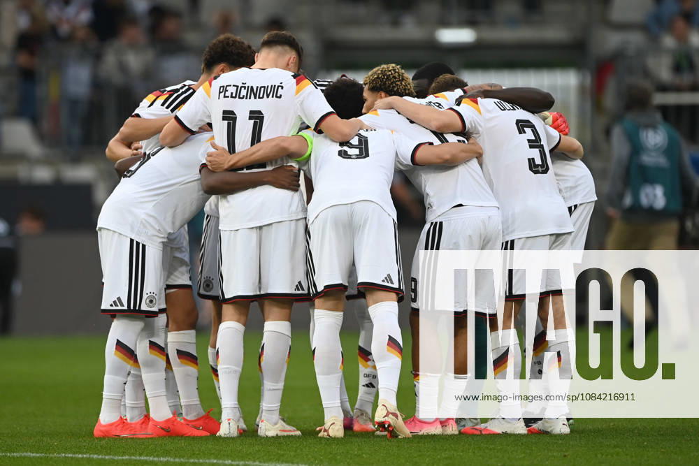Deutschland, Mannschaftskreis, Motivation, Verschwoerung, Fussball Laenderspiel, U21, U 21 EM-Qualifikation, Deutschland - Georgien 2-0 am 06.10.2026, Schueco-Arena Bielefeld, Â