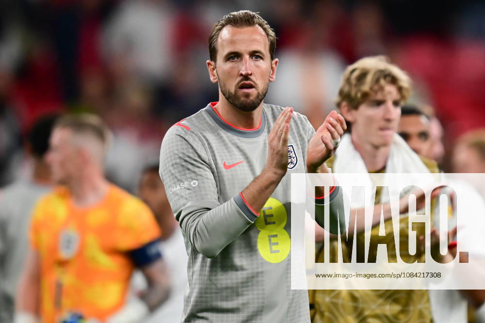 England v Czechia, UEFA Nations League England forward Harry Kane (9) applauds the fans during the UEFA Nations League match between England and Czechia at Wembley Stadium, London, UK on 6 October 2026. London Wembley Stadium Greater London UK Editorial use only ,