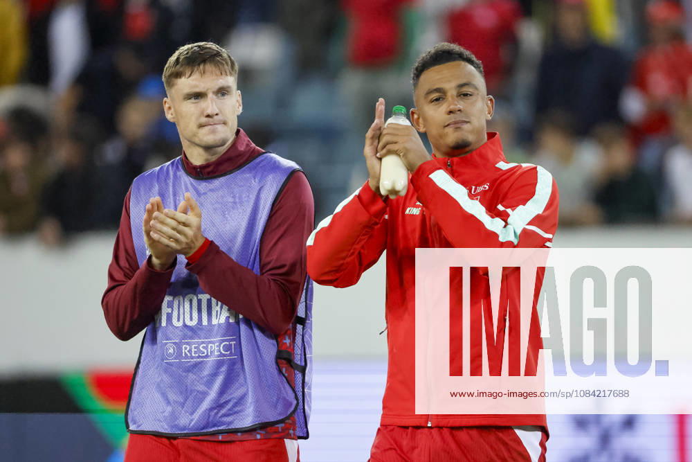 Michel Aebischer (Schweiz, 20) und Dan Ndoye (Schweiz, 11) nach dem Spiel , Schweiz, UEFA , Nations League, Matchday 4, Schweiz vs. Nordmazedonien, 06.10.2026, Luzern Swissporarena Schweiz