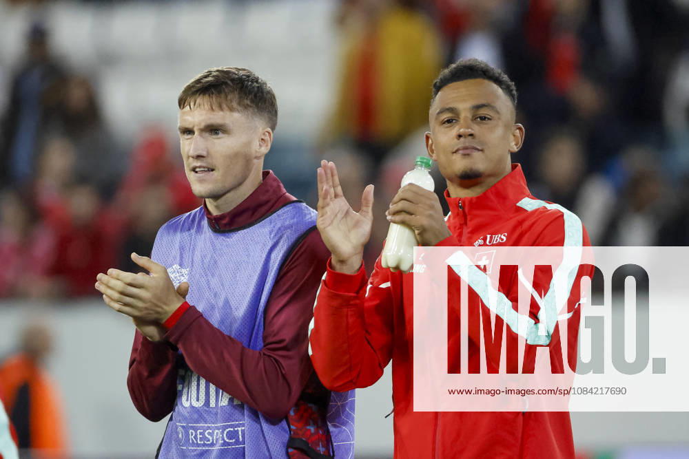 Michel Aebischer (Schweiz, 20) und Dan Ndoye (Schweiz, 11) nach dem Spiel , Schweiz, UEFA , Nations League, Matchday 4, Schweiz vs. Nordmazedonien, 06.10.2026, Luzern Swissporarena Schweiz