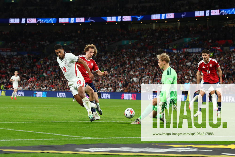 UEFA Nations League: England v Czech Republic LONDON, UK - 6th Oct 2026: Lukas Hornicek of Czech Republic saves the flicked shot of Jude Bellingham of England during the UEFA Nations League Group A3 match between England and Czech Republic at Wembley Stadium London Wembley Stadium England United Kingdom