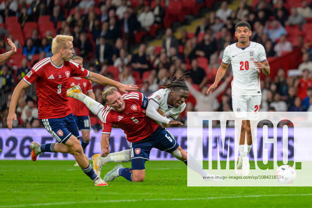LONDON, ENGLAND OCTOBER 06 - Eberechi Eze of England under pressure from Vladimir Coufal of Czechia during the UEFA Nations League game between England and Czechia at Wembley Stadium on October 06, 2026 in London, England. (Photo by Keeran Marquis Sports Press Photo)
