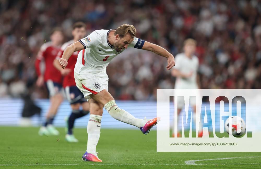 UEFA Nations League - England v Czechia LONDON, ENGLAND, OCTOBER 6: Harry Kane of England national team, Nationalteam has a shot on goal during The UEFA Nations League match in Group A3 between England v Czechia at Wembley Stadium, London, England, on October 6. (Photo by Daniel Weir) London Wembley Stadium England