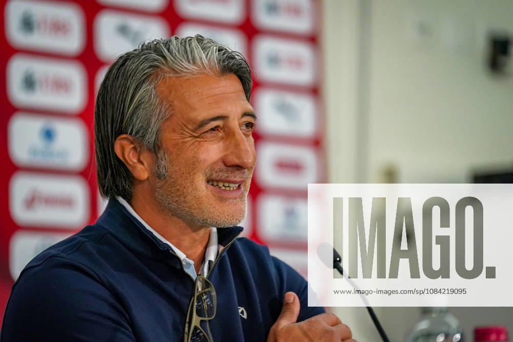 Fussball UEFA Nations League 2026 - 2027, 4. Spieltag - Schweiz vs Nordmazedonien - Thermoplan Arena (Luzern): Murat Yakin (Schweiz, Trainer) Pressekonferenz, Medien, Mimik, Gesichtsausdruck, Emotion