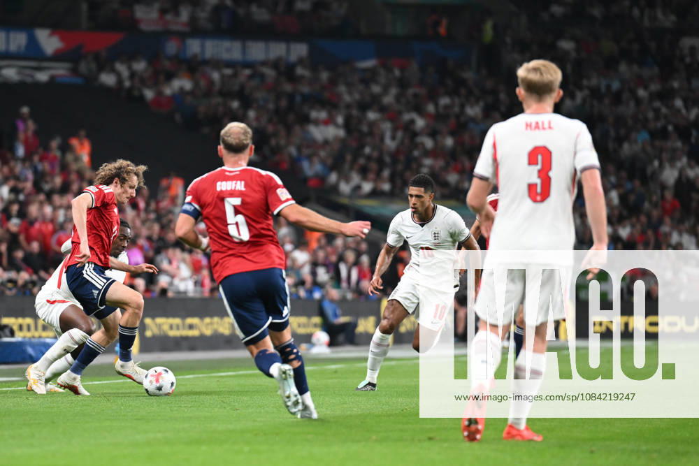 Alex Kral of Czechia with the ball as Jude Bellingham of England closes during the Nations League match between England and Czechia at Wembley Stadium, London, England on 6 October 2026.