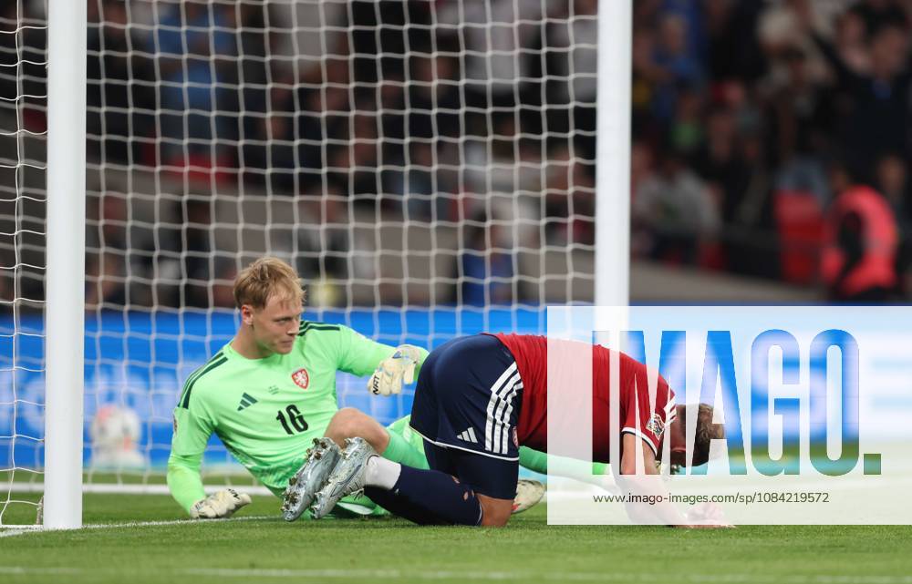 UEFA Nations League - England v Czechia LONDON, ENGLAND, OCTOBER 6: GOAL 1-0, Vladimir Coufal of Czechia national team, Nationalteam looks disappointed & dejected after scoring an own goal to put England 1-0 ahead during The UEFA Nations League match in Group A3 between England v Czechia at Wembley Stadium, London, England, on October 6. (Photo by Daniel Weir) London Wembley Stadium England