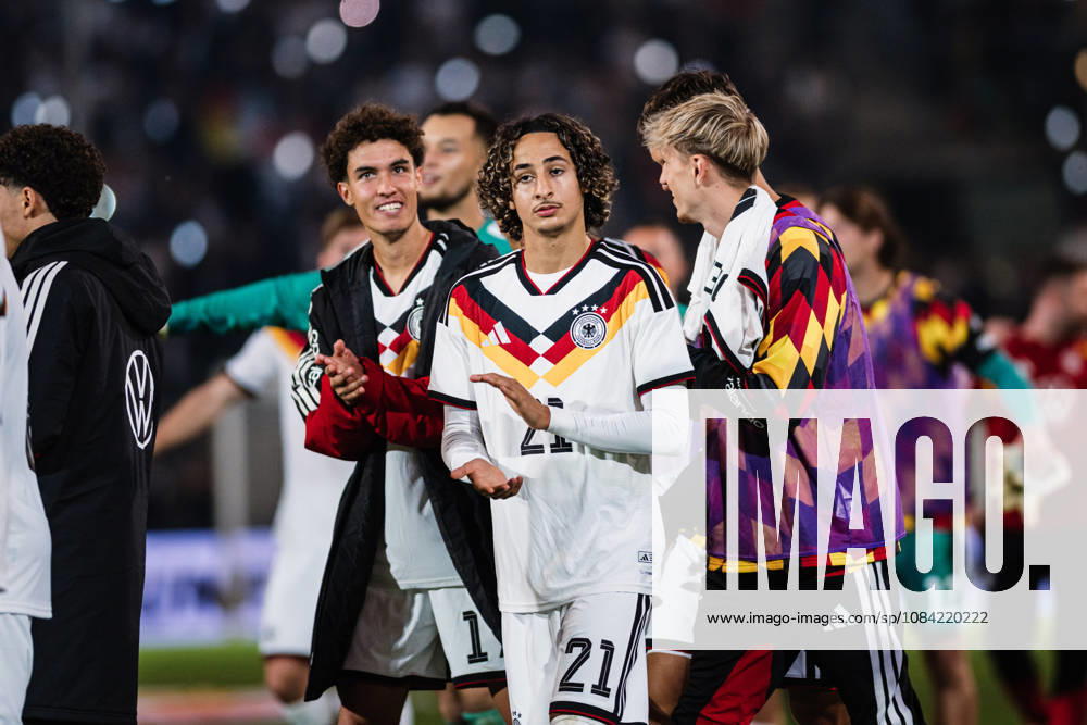 U21, U 21 EM-Qualifikation: Deutschland - Georgien, 06.10.2026 Wael Mohya (Deutschland, 21) klatscht nach Abpfiff; Fußball, EM-Qualifikation U 21, 10. Spieltag: Deutschland vs. Georgien am 06.10.2026, Bielefeld DFB REGULATIONS PROHIBIT ANY USE OF PHOTOGRAPHS AS IMAGE SEQUENCES AND OR QUASI-VIDEO.