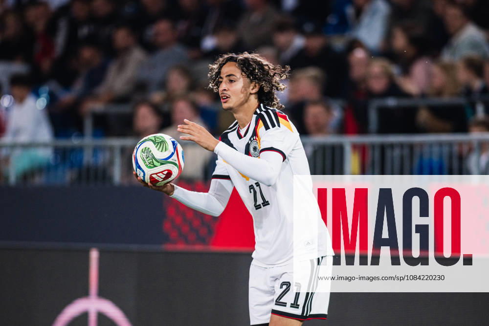 U21, U 21 EM-Qualifikation: Deutschland - Georgien, 06.10.2026 Wael Mohya (Deutschland, 21) beim Einwurf, Freisteller; Fußball, EM-Qualifikation U 21, 10. Spieltag: Deutschland vs. Georgien am 06.10.2026, Bielefeld DFB REGULATIONS PROHIBIT ANY USE OF PHOTOGRAPHS AS IMAGE SEQUENCES AND OR QUASI-VIDEO.