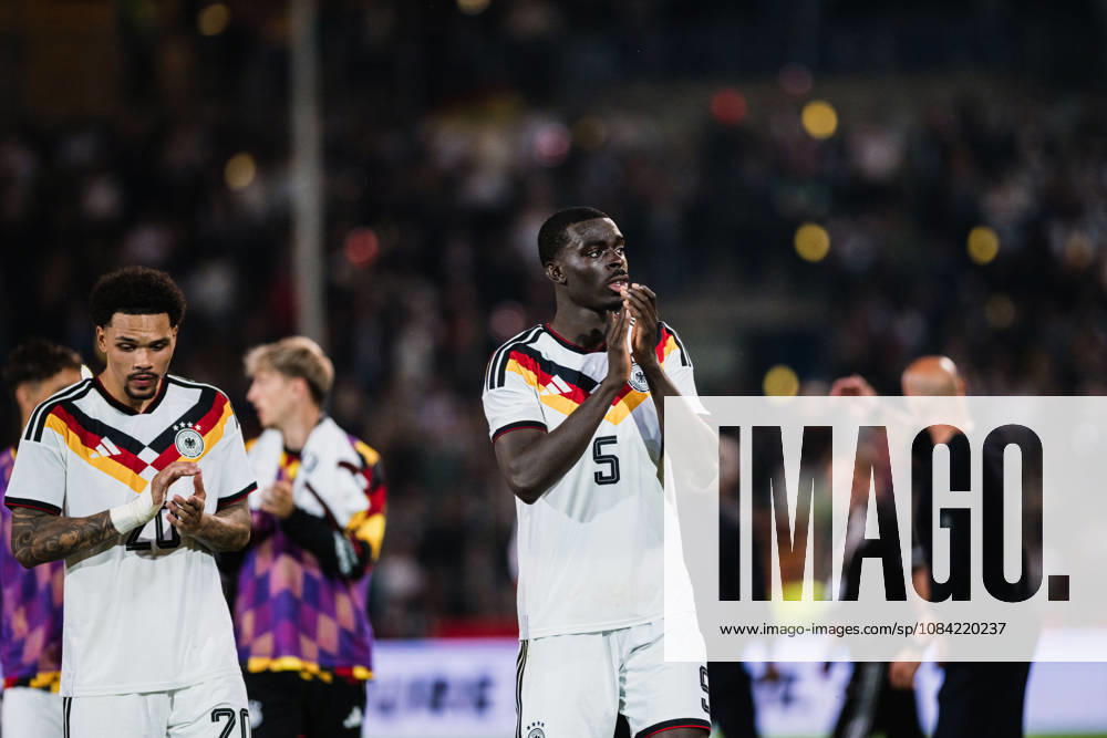 U21, U 21 EM-Qualifikation: Deutschland - Georgien, 06.10.2026 Joshua Quarshie (Deutschland, 5) klatscht nach Abpfiff; Fußball, EM-Qualifikation U 21, 10. Spieltag: Deutschland vs. Georgien am 06.10.2026, Bielefeld DFB REGULATIONS PROHIBIT ANY USE OF PHOTOGRAPHS AS IMAGE SEQUENCES AND OR QUASI-VIDEO.
