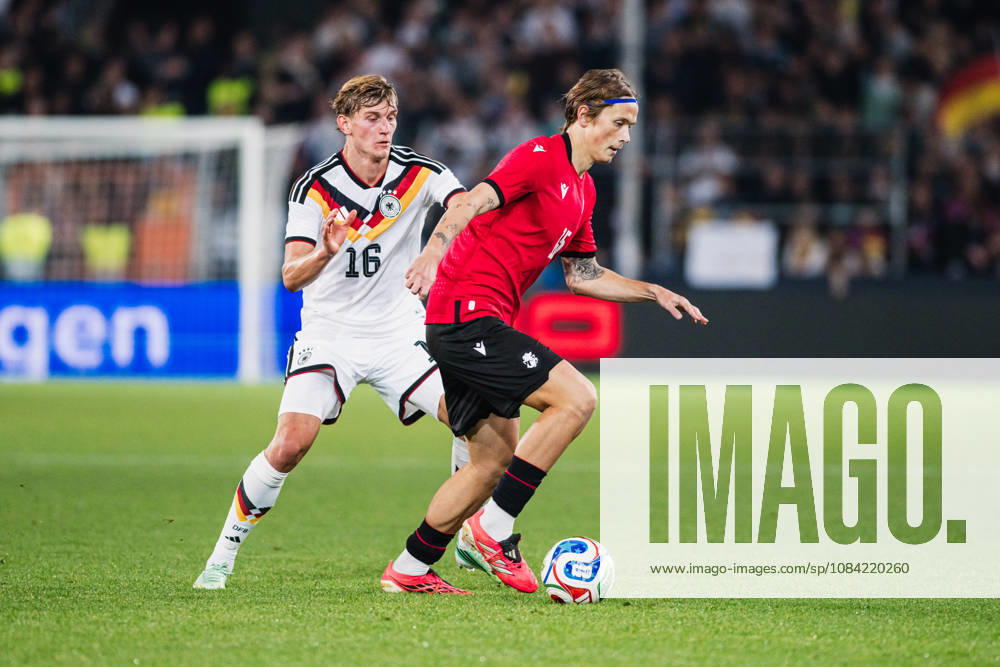 U21, U 21 EM-Qualifikation: Deutschland - Georgien, 06.10.2026 Aljoscha Kemlein (Deutschland, 16) gegen Luka Latsabidze (Georgien, 15); Fußball, EM-Qualifikation U 21, 10. Spieltag: Deutschland vs. Georgien am 06.10.2026, Bielefeld DFB REGULATIONS PROHIBIT ANY USE OF PHOTOGRAPHS AS IMAGE SEQUENCES AND OR QUASI-VIDEO.