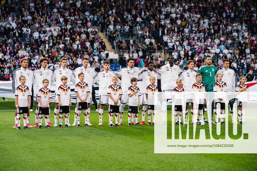 U21, U 21 EM-Qualifikation: Deutschland - Georgien, 06.10.2026 Deutschland bei der Hymne, Paris Brunner (Deutschland, 19), Noah Darvich (Deutschland, 17), Aljoscha Kemlein (Deutschland, 16), Dženan PejÄinović (Deutschland, 11), Nnamdi Collins (Deutschland, 20), Noel Aseko (Deutschland, 8), Joshua Quarshie (Deutschland, 5), Lukas Ullrich (Deutschland, 3), Elias Baum (Deutschland, 2), Mio Backhaus (Deutschland, 1), Nicolò Tresoldi (Deutschland, 9); Fußball, EM-Qualifikation U 21, 10. Spieltag: Deutschland vs. Georgien am 06.10.2026, Bielefeld DFB REGULATIONS PROHIBIT ANY USE OF PHOTOGRAPHS AS IMAGE SEQUENCES AND OR QUASI-VIDEO.