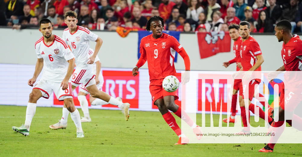 Luzern Schweiz. Thermoplan Arena Fussball Herren Saison 2026-2027 Nations League Schweiz - Nordmazedonien 3-0 .Bild, Johan Manzambi SUI MITTE Aktion Zweikampf