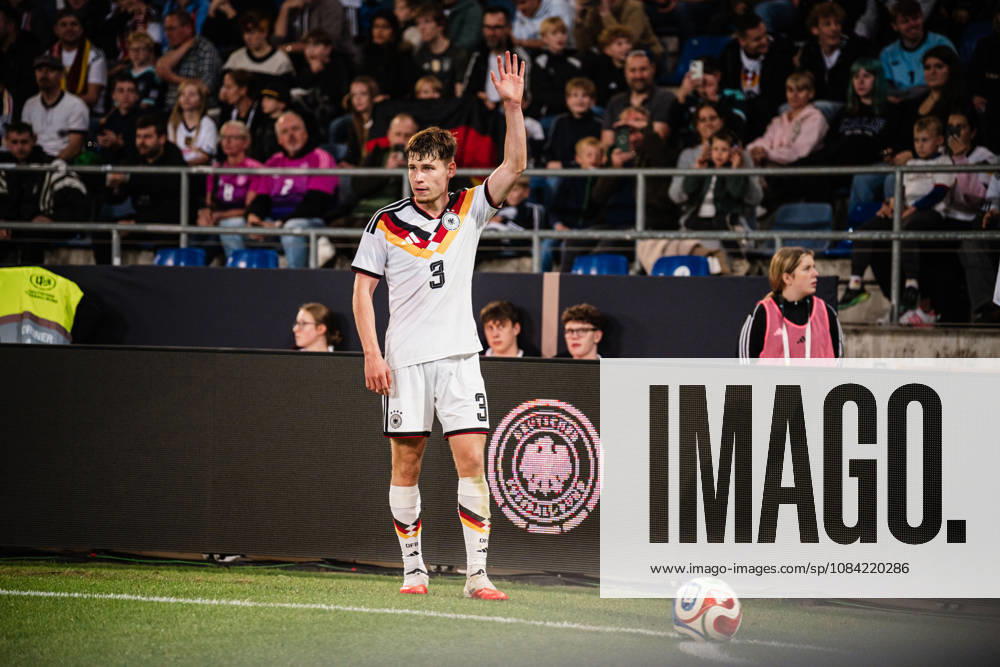 U21, U 21 EM-Qualifikation: Deutschland - Georgien, 06.10.2026 Lukas Ullrich (Deutschland, 3) bei einer Ecke; Fußball, EM-Qualifikation U 21, 10. Spieltag: Deutschland vs. Georgien am 06.10.2026, Bielefeld DFB REGULATIONS PROHIBIT ANY USE OF PHOTOGRAPHS AS IMAGE SEQUENCES AND OR QUASI-VIDEO.