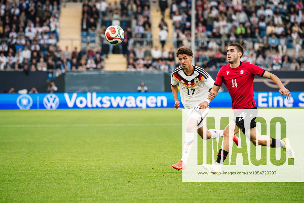 U21, U 21 EM-Qualifikation: Deutschland - Georgien, 06.10.2026 Noah Darvich (Deutschland, 17), Aleko Basiladze (Georgien, 14); Fußball, EM-Qualifikation U 21, 10. Spieltag: Deutschland vs. Georgien am 06.10.2026, Bielefeld DFB REGULATIONS PROHIBIT ANY USE OF PHOTOGRAPHS AS IMAGE SEQUENCES AND OR QUASI-VIDEO.