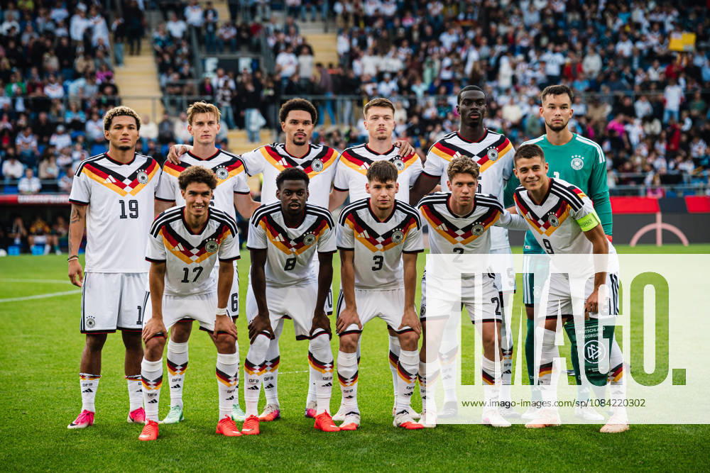 U21, U 21 EM-Qualifikation: Deutschland - Georgien, 06.10.2026 Mannschaftsfoto U21 vor dem Anpfiff, hinten v.l. Paris Brunner (Deutschland, 19), Leandro Morgalla (Deutschland, 6), Nnamdi Collins (Deutschland, 20), Dženan PejÄinović (Deutschland, 11), Joshua Quarshie (Deutschland, 5), Mio Backhaus (Deutschland, 1), vorne v.l. Noah Darvich (Deutschland, 17), Noel Aseko (Deutschland, 8), Lukas Ullrich (Deutschland, 3), Elias Baum (Deutschland, 2), Nicolò Tresoldi (Deutschland, 9); Fußball, EM-Qualifikation U 21, 10. Spieltag: Deutschland vs. Georgien am 06.10.2026, Bielefeld DFB REGULATIONS PROHIBIT ANY USE OF PHOTOGRAPHS AS IMAGE SEQUENCES AND OR QUASI-VIDEO.