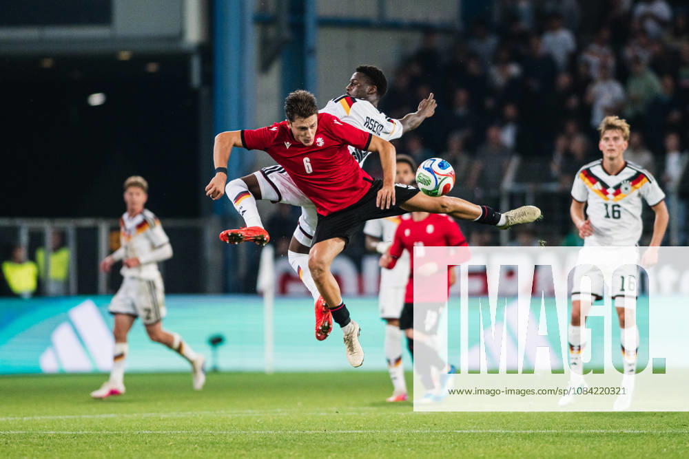 U21, U 21 EM-Qualifikation: Deutschland - Georgien, 06.10.2026 Luftzweikampf Noel Aseko (Deutschland, 8), Dachi Lordkipanidze (Georgien, 6); Fußball, EM-Qualifikation U 21, 10. Spieltag: Deutschland vs. Georgien am 06.10.2026, Bielefeld DFB REGULATIONS PROHIBIT ANY USE OF PHOTOGRAPHS AS IMAGE SEQUENCES AND OR QUASI-VIDEO.