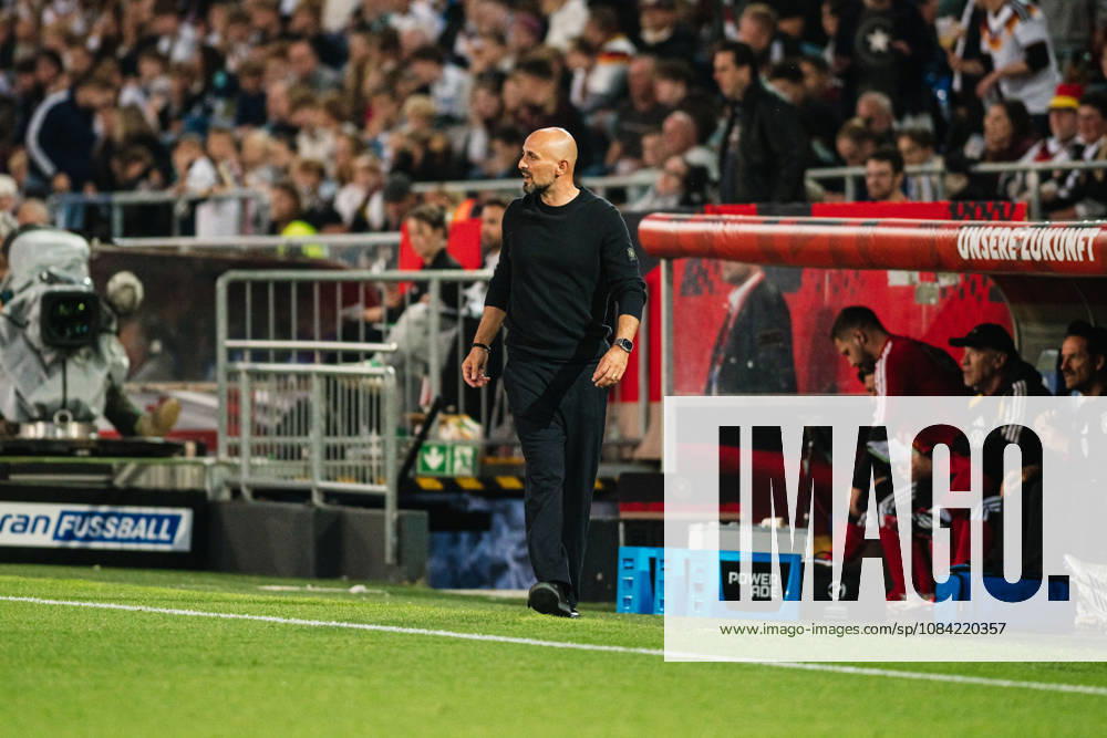 U21, U 21 EM-Qualifikation: Deutschland - Georgien, 06.10.2026 Antonio Di Salvo (Trainer Deutschland U21) an der Seitenlinie; Fußball, EM-Qualifikation U 21, 10. Spieltag: Deutschland vs. Georgien am 06.10.2026, Bielefeld DFB REGULATIONS PROHIBIT ANY USE OF PHOTOGRAPHS AS IMAGE SEQUENCES AND OR QUASI-VIDEO.