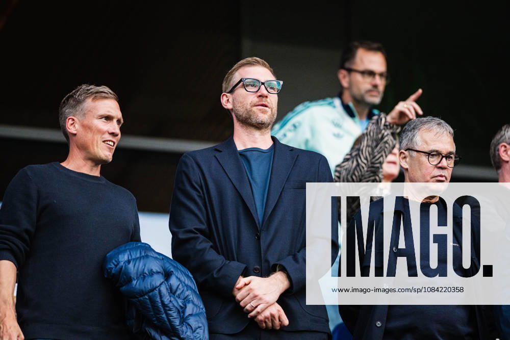 U21, U 21 EM-Qualifikation: Deutschland - Georgien, 06.10.2026 Per Mertesacker (künftiger DFB-Geschäftsführer) neben Hannes Wolf (Trainer U20 Nationalmannschaft) und Andreas Rettig (DFB-Geschäftsführer)); Fußball, EM-Qualifikation U 21, 10. Spieltag: Deutschland vs. Georgien am 06.10.2026, Bielefeld DFB REGULATIONS PROHIBIT ANY USE OF PHOTOGRAPHS AS IMAGE SEQUENCES AND OR QUASI-VIDEO.