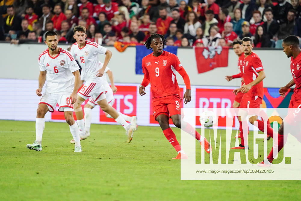 Luzern Schweiz. Thermoplan Arena Fussball Herren Saison 2026-2027 Nations League Schweiz - Nordmazedonien 3-0 .Bild, Johan Manzambi 9 SUI Aktion Zweikampf