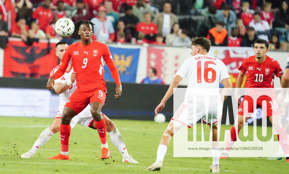Luzern Schweiz. Thermoplan Arena Fussball Herren Saison 2026-2027 Nations League Schweiz - Nordmazedonien 3-0 .Bild. Johan Manzambi SUI Aktion Zweikampf