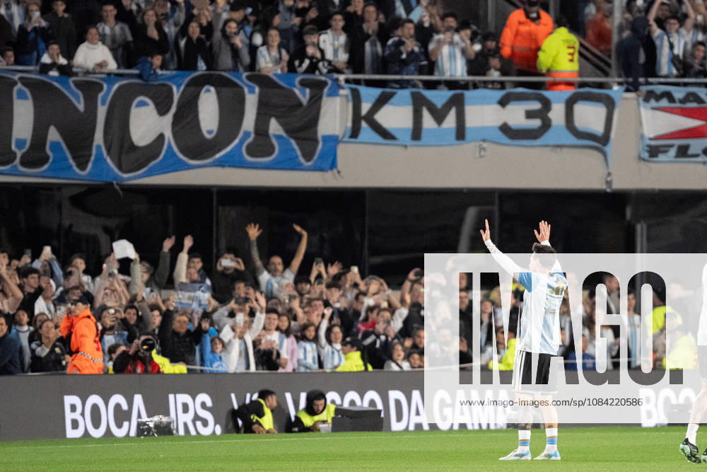 Lionel Messi of Argentina applauds fans during warm up prior to International Friendly, Länderspiel, Nationalmannschaft football match between Argentina and Benin at Estadio Monumental Antonio V. Liberti on October 06, 2026 in Buenos Aires, Argentina. Lionel Messi is making his final appearance for Argentina following his announcement of international retirement. (Photo by Richard Callis Sports Press Photo)