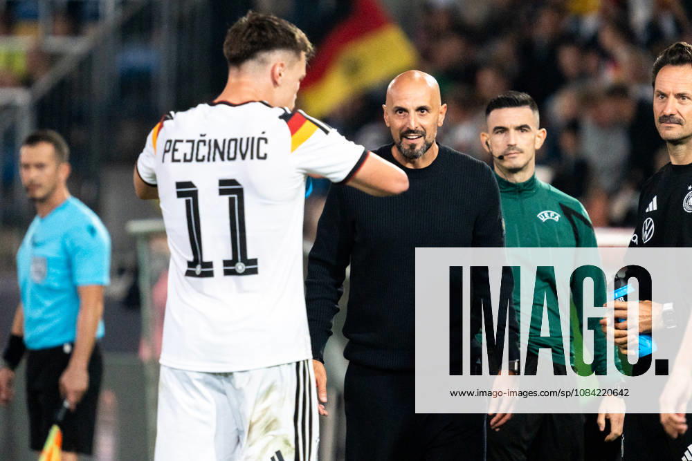 Deutschland: U21, U 21 EM-Qualifikation 2026 2027, Deutschland U21 vs. Georgien U21, Nationalmannschaft, DFB Länderspiel Dienstag 07.10.2026, Schüco Arena, Bielefeld Tor zum 2:0 durch Dzenan Pejcinovic Jubel Freude Emotionen Torjubel Antonio di Salvo (Cheftrainer)