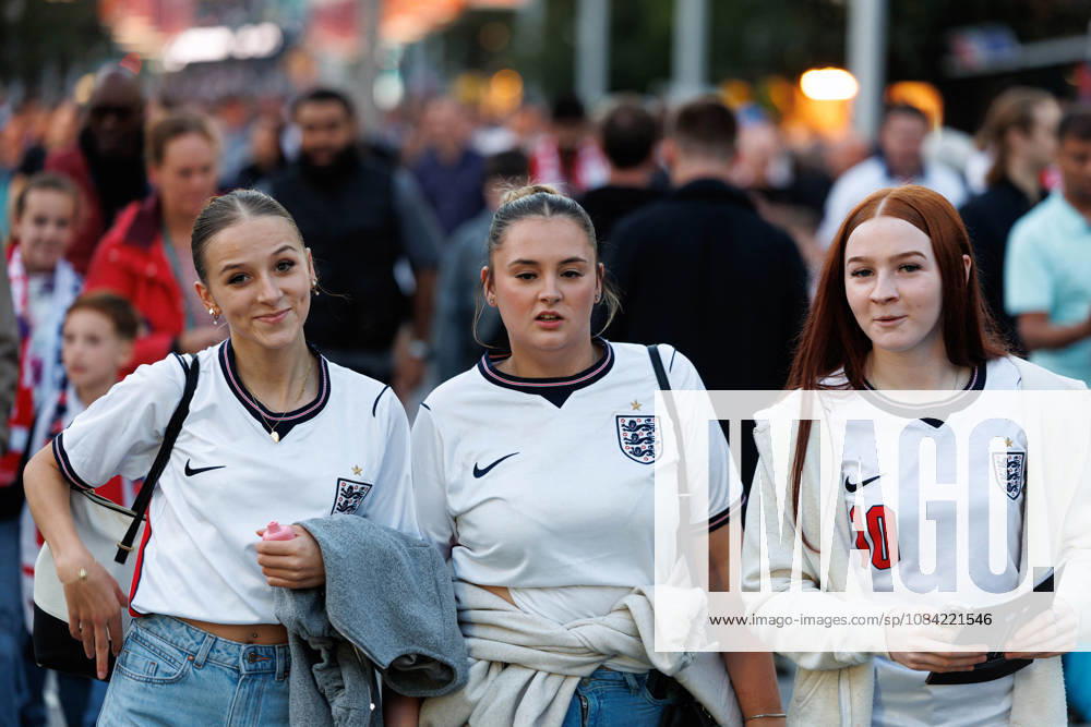 England v Czechia UEFA Nations League, Tuesday 6th October 2026: England fans before kick off during the UEFA Nations League Group C Fixture between England and Czechia at Wembley Stadium, Wembley in London, England. (Photo by Alex Ferrelly Sports Press Photo)
