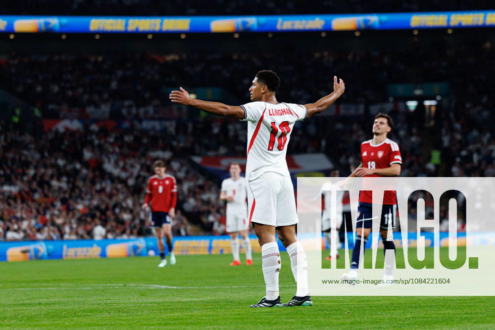 England v Czechia UEFA Nations League, Tuesday 6th October 2026: Jude Bellingham of England calls for the ball during the UEFA Nations League Group C Fixture between England and Czechia at Wembley Stadium, Wembley in London, England. (Photo by Alex Ferrelly Sports Press Photo)