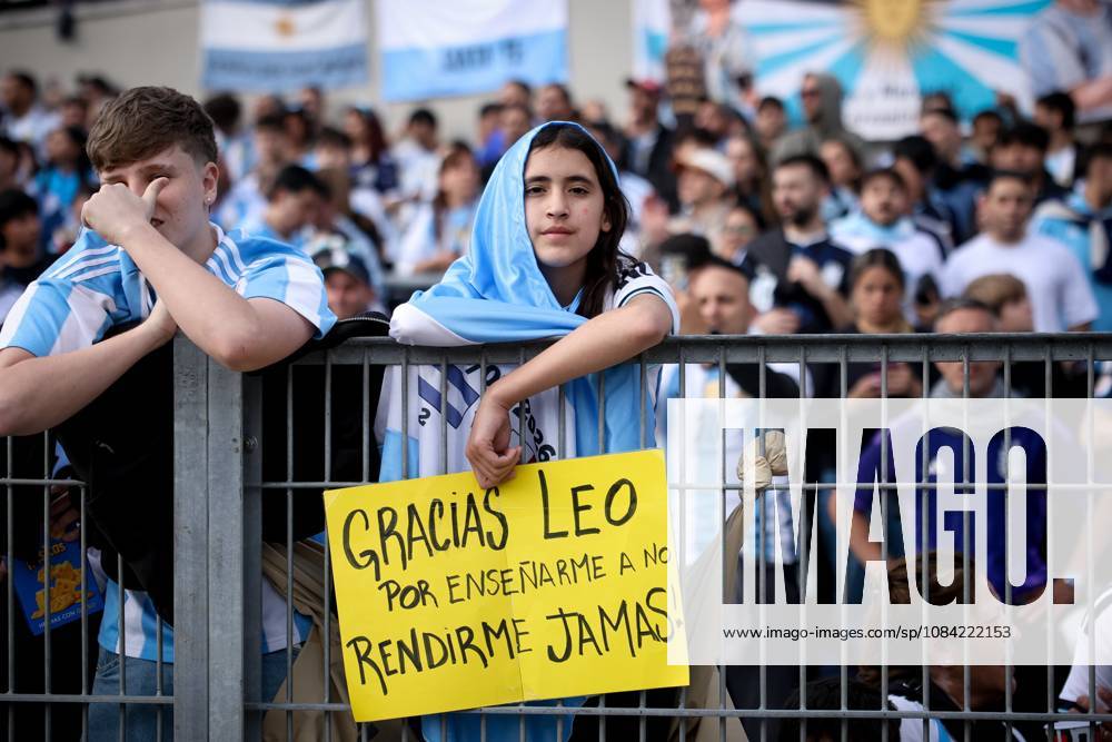 Argentina fan show a poster with the legend Ã¢â‚¬oeThank you, Leo, for teaching me to never give upÃ¢â‚¬Â prior to the match between Argentina and Benin International Friendly, Länderspiel, Nationalmannschaft match, The last match of Messi with Argentina national team, Nationalteam Buenos Aires Argentina - ZUMAs197 20261006_aaa_s197_136