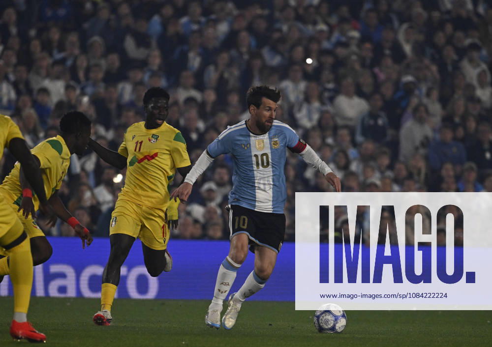 BUENOS AIRES, ARGENTINA - OCTOBER 06 : Lionel Messi of Argentina national team, Nationalteam head down during an International Friendly, Länderspiel, Nationalmannschaft match against Benin at Estadio Monumental on October 06, 2026 in Buenos Aires, Argentina. This historic match marks the final international appearance for Leo who wore a commemorative special-edition kit replacing the traditional manufacturer branding with his personal signature logo. Photo by SFSI Argentina National team v Benin