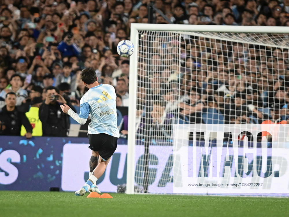 Argentina x Benin BUENOS AIRES, AR - 06.10.2026: ARGENTINA X BENIN - Lionel Messi during the International Friendly, Länderspiel, Nationalmannschaft match between Argentina and Benin on Tuesday, October 6, 2026, at the Estadio Monumental in Buenos Aires, Argentina. The match marks Messi& 39;s farewell to the Argentine national team, Nationalteam (Photo: Gabriel Sotelo Fotoarena) x3026061x GabrielxSotelo