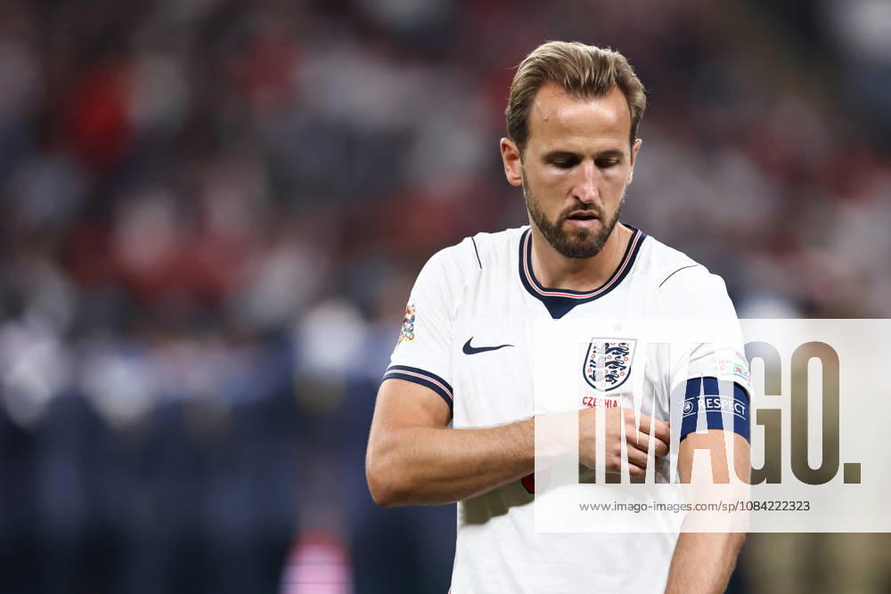 England v Czech Republic 06 October 2026, London - UEFA Nations League - England v Czech Republic - Harry Kane of England adjusts his captains armband - Photo: Jacques Feeney Offside. London UK
