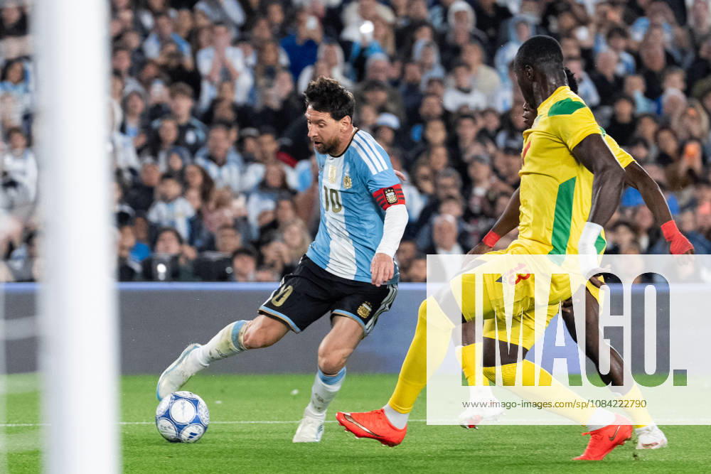Lionel Messi of Argentina (L) controls the ball under pressure from Mohamed Tijani of Benin (R) during the International Friendly, Länderspiel, Nationalmannschaft football match between Argentina and Benin at Estadio Monumental Antonio V. Liberti on October 06, 2026 in Buenos Aires, Argentina. (Photo by Richard Callis Sports Press Photo)
