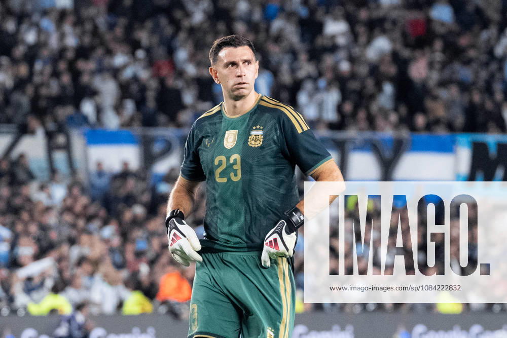 Emiliano Martinez of Argentina looks on during the International Friendly, Länderspiel, Nationalmannschaft football match between Argentina and Benin at Estadio Monumental Antonio V. Liberti on October 06, 2026 in Buenos Aires, Argentina. (Photo by Richard Callis Sports Press Photo)
