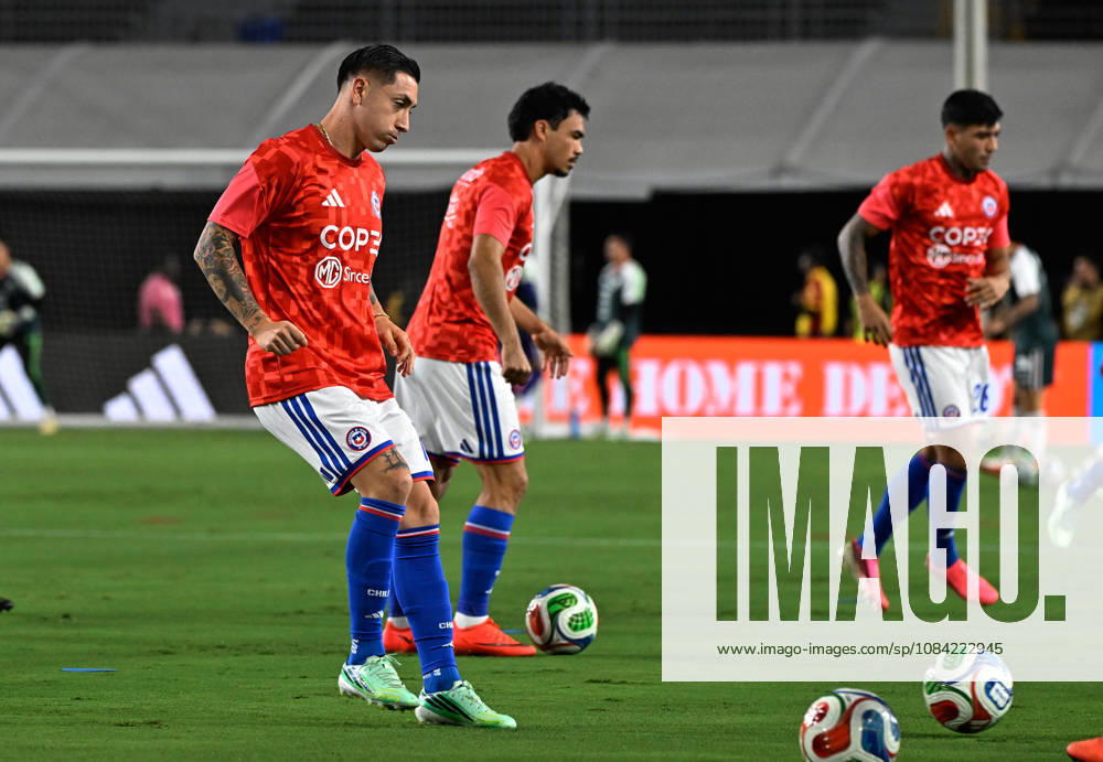 Futbol, Mexico vs Chile Partido amistoso en EEUU 2026. El equipo de Chile, es fotografiado durante el partido amistoso frente a Mexico, disputado en el estadio Los Angeles Memorial Coliseum en California, EEUU. 06 10 2026 Julio Diaz Photosport Football, Mexico vs Chile Friendly match in EEUU, 2026. The Chilean team is photographed during a friendly match played at the Los Angeles Memorial Coliseum in California, EEUU. 06 10 2026 Julio Diaz Photosport Mexico vs Chile, amistoso en EEUU, 2026
