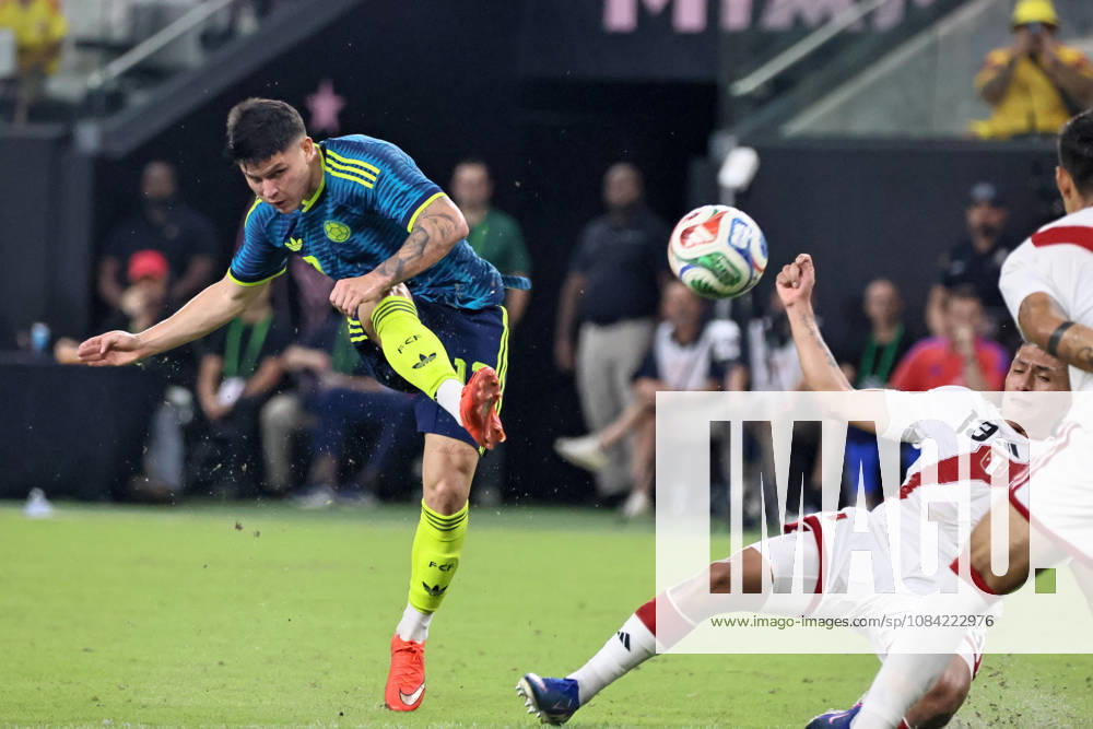 MIAMI, FL - OCTOBER 06: Daniel Arcila 13 of Colombia shoots on goal during an International Friendly, Länderspiel, Nationalmannschaft soccer match between Colombia and Peru at NU Stadium on October 06, 2026 in Miami, Florida.(Photo by Chris Arjoon Icon Sportswire) SOCCER: OCT 06 Colombia vs Peru Icon2610060000016