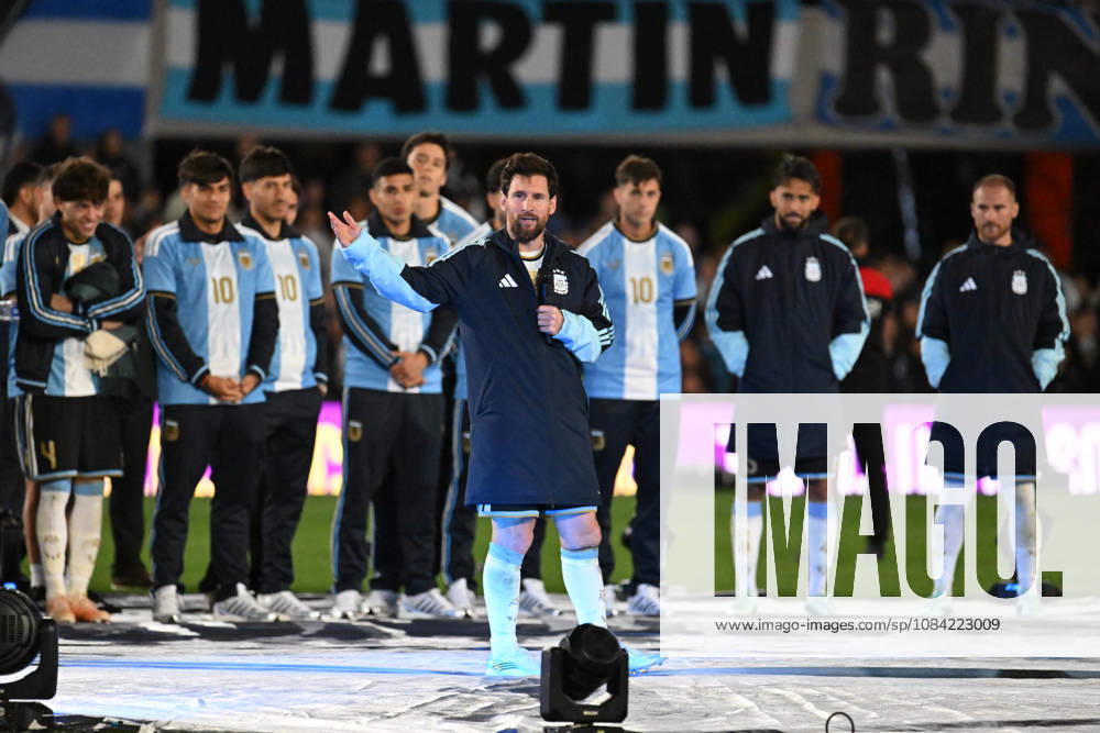 Lionel Messi farewell match BUENOS AIRES, ARGENTINA - OCTOBER 6: Lionel Messi of Argentina talk at fans during his farewell match with the national team, Nationalteam at the International Friendly, Länderspiel, Nationalmannschaft match between Argentina Vs Benin at Monumental Stadium on October 6, 2026 in Buenos Aires, Argentina. Buenos Aires Estadio Monumental Antonio Liberti Buenos Aires Argentina