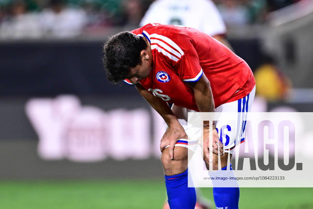 Futbol, Mexico vs Chile Partido amistoso en EEUU 2026. El jugador de Chile, Diego Ulloa es fotografiado durante el partido amistoso frente a Mexico, disputado en el estadio Los Angeles Memorial Coliseum en California, EEUU. 06 10 2026 Julio Diaz Photosport Football, Mexico vs Chile Friendly match in EEUU, 2026. Chilean player Diego Ulloa is photographed during a friendly match played at the Los Angeles Memorial Coliseum in California, EEUU. 06 10 2026 Julio Diaz Photosport Mexico vs Chile, amistoso en EEUU, 2026
