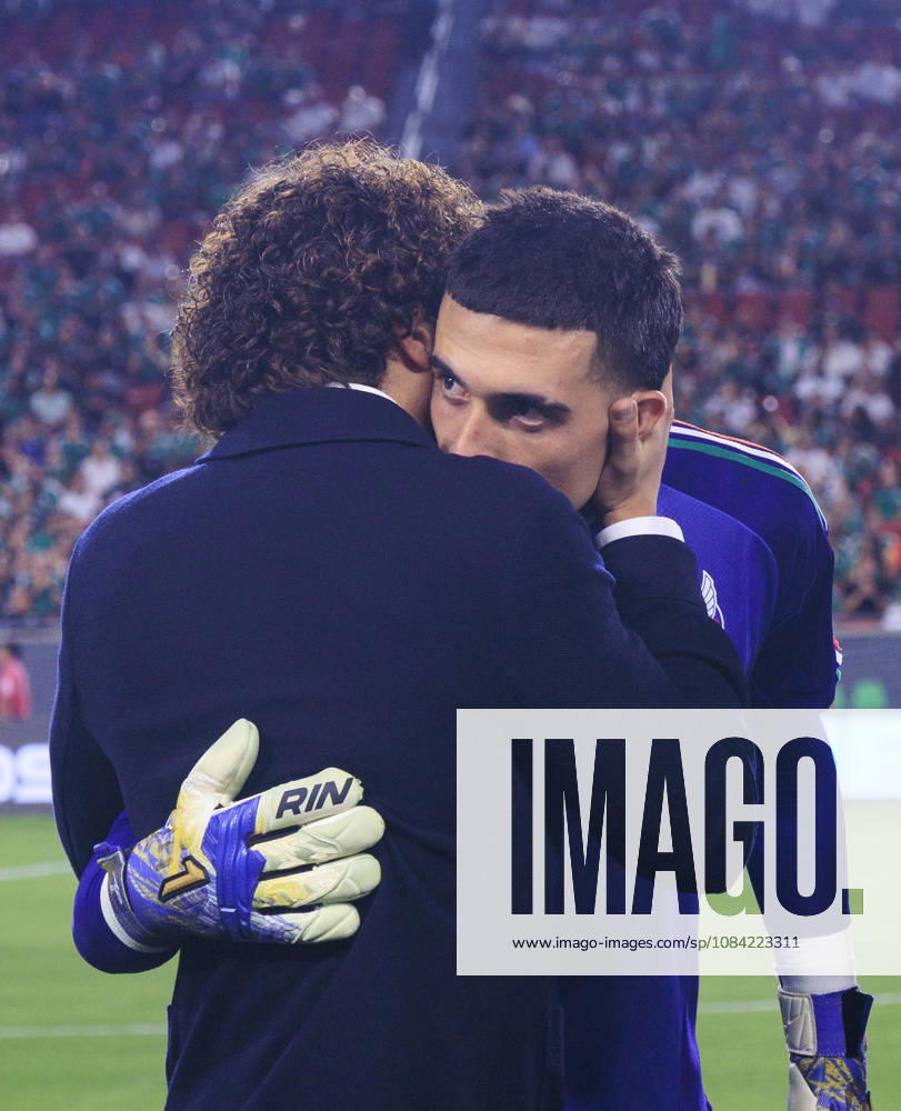 Guillermo Ochoa embraces starting goalkeeper, Alex Padilla 29 of Mexico prior to their International Friendly, Länderspiel, Nationalmannschaft match against Chile at the Los Angeles Memorial Coliseum on Tuesday October 6, 2026 in Los Angeles, California. ARIANA RUIZ PI Mexico Vs. Chile - ZUMAp124 20261006_zaa_p124_073