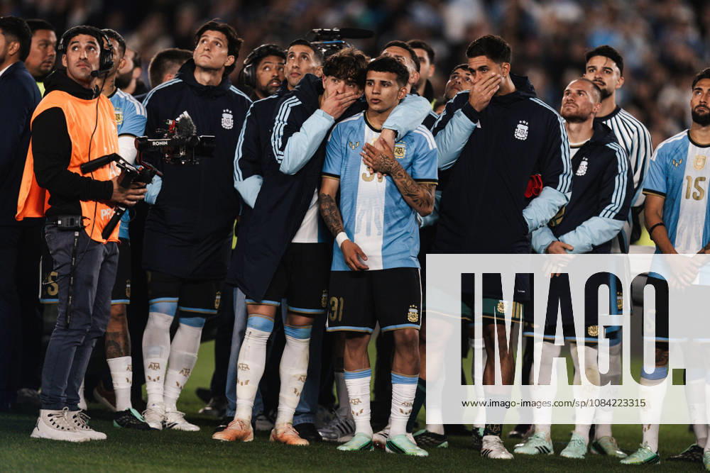 Argentina v Benin: International Friendly, Länderspiel, Nationalmannschaft BUENOS AIRES, ARGENTINA - OCTOBER 6: Players of Argentina react in a tribute for Lionel Messi of Argentina after the International friendly match between Argentina and Benin at Monumental Stadium on October 6, 2026 in Buenos Aires, Argentina. (Photo by Guilherme Veiga PxImages) Buenos Aires Monumental Stadium BA Argentina