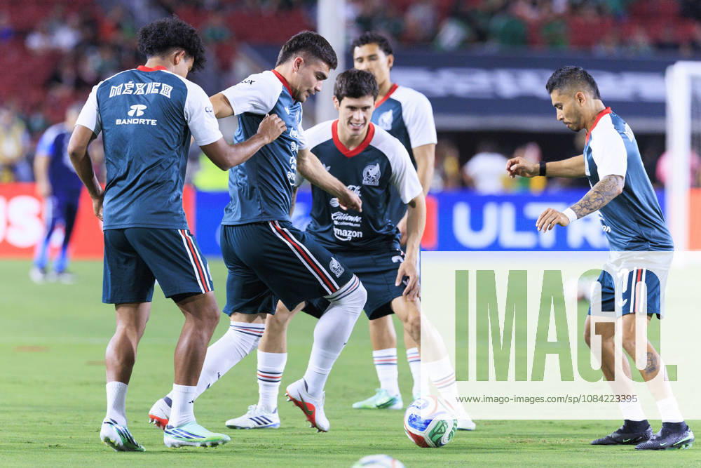 Johan Vasquez 5 of Mexico chases after the ball during warm ups prior to their International Friendly, Länderspiel, Nationalmannschaft match against Chile at the Los Angeles Memorial Coliseum on Tuesday October 6, 2026 in Los Angeles, California. ARIANA RUIZ PI Los Angeles USA - ZUMAp124 20261006_zaa_p124_078